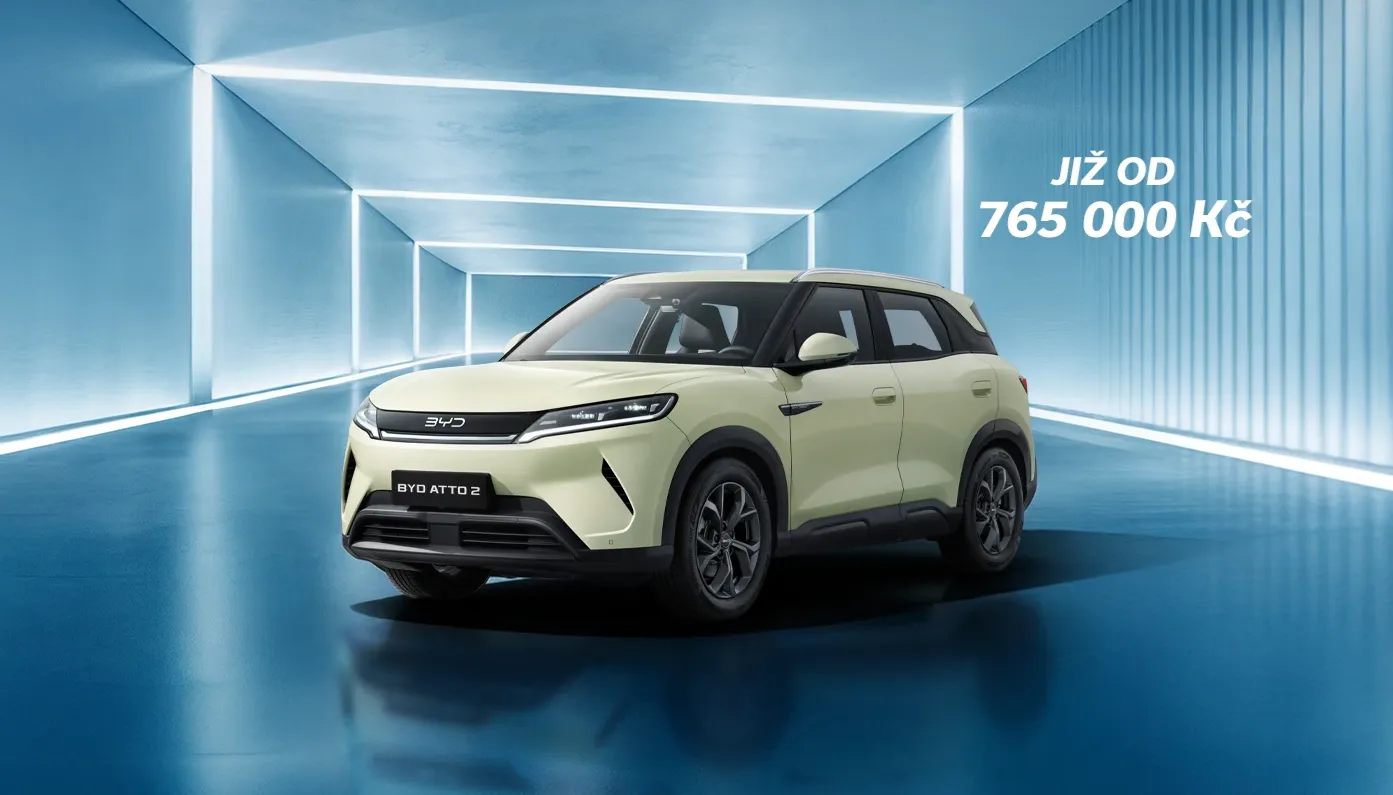 BYD ATTO 2 na modrém pozadí