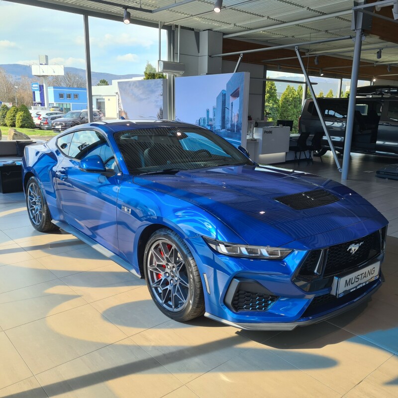 Ford Mustang V8 GT Fastback 5,0 GT 328 kW / 446 k 10st. automatická