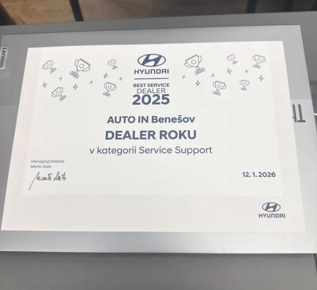 Fotografe ocenění TOP 10 nejlepších vedoucích servisu Hyundai.