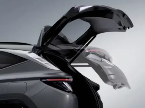 Elektricky ovládané 5. dveře s bezdotykovým otvíráním